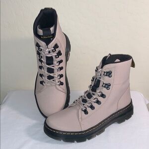 DR MARTENS BRAND NEW SIZE 9 COMBS W LACE UP BOOTS